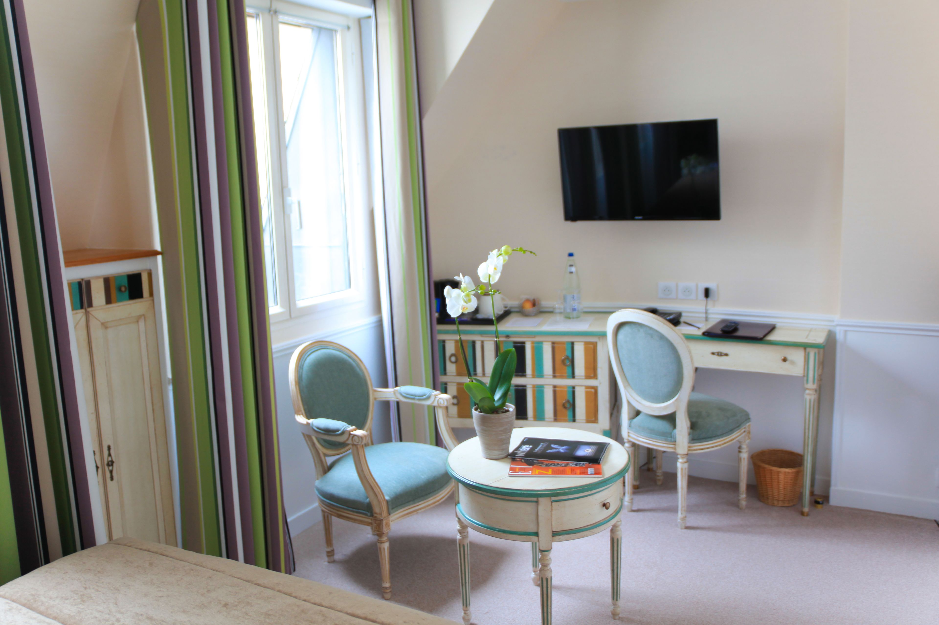 deluxe room | 1 bedroom, premium bedding, pillow-top beds, minibar