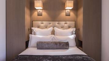 Classic Single Room | Minibar, in-room safe, desk, blackout drapes