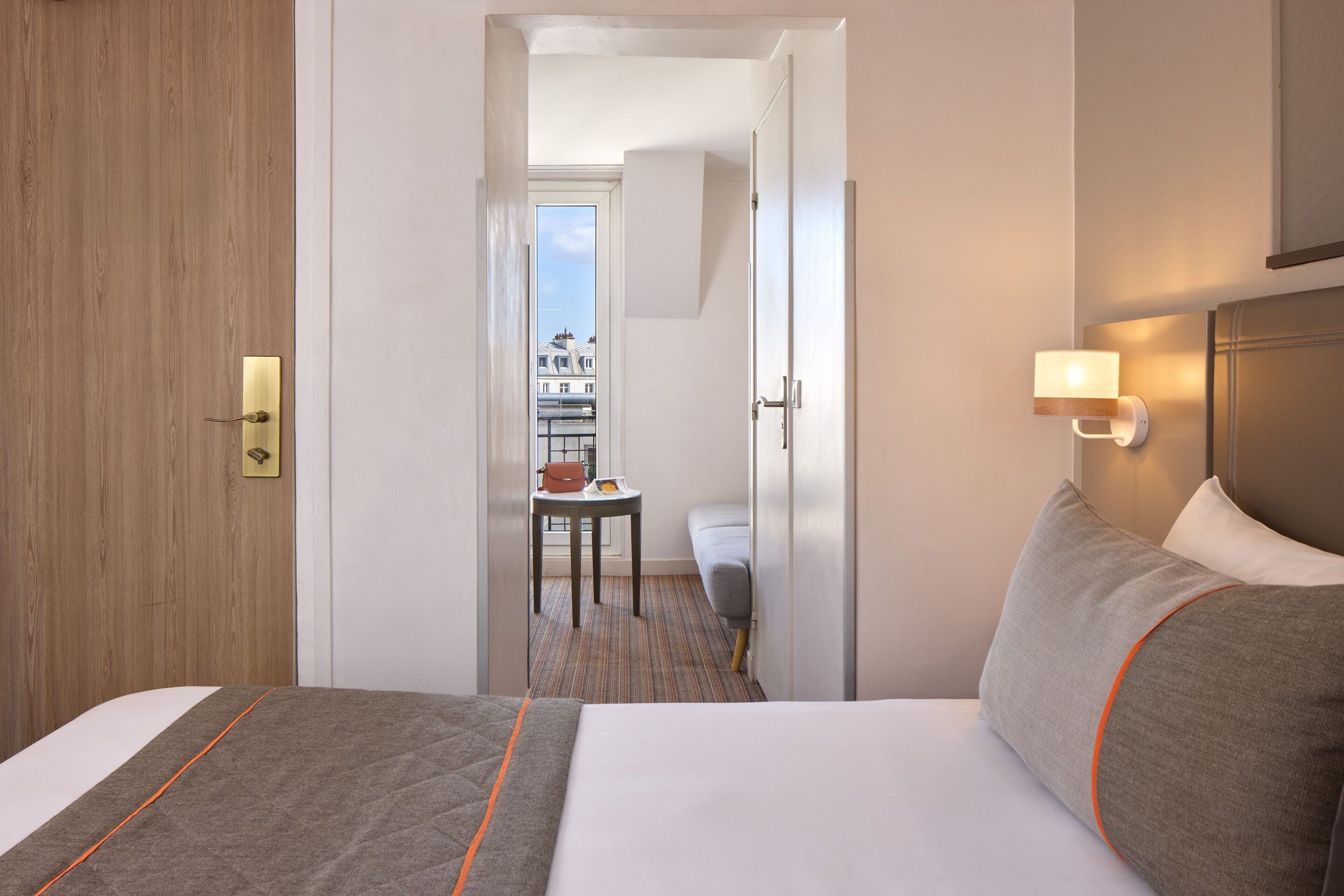 普通套房 | 房內夾萬、書桌、隔音、熨斗/熨衫板