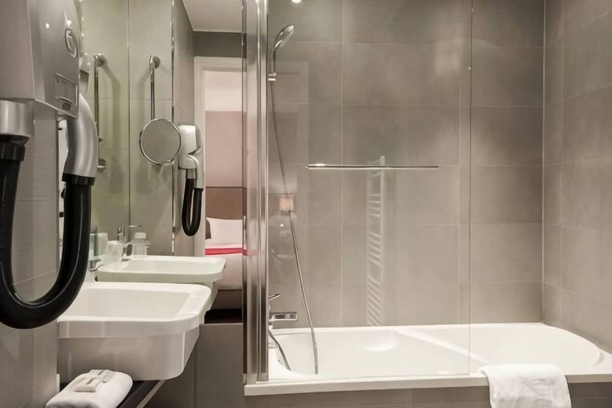 Salle de bain | Articles de toilette (gratuits), séchoir à cheveux, serviettes fournies