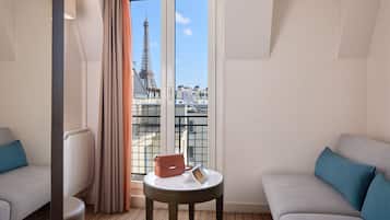 Junior Suite, Eiffel tower view | Terrace/patio