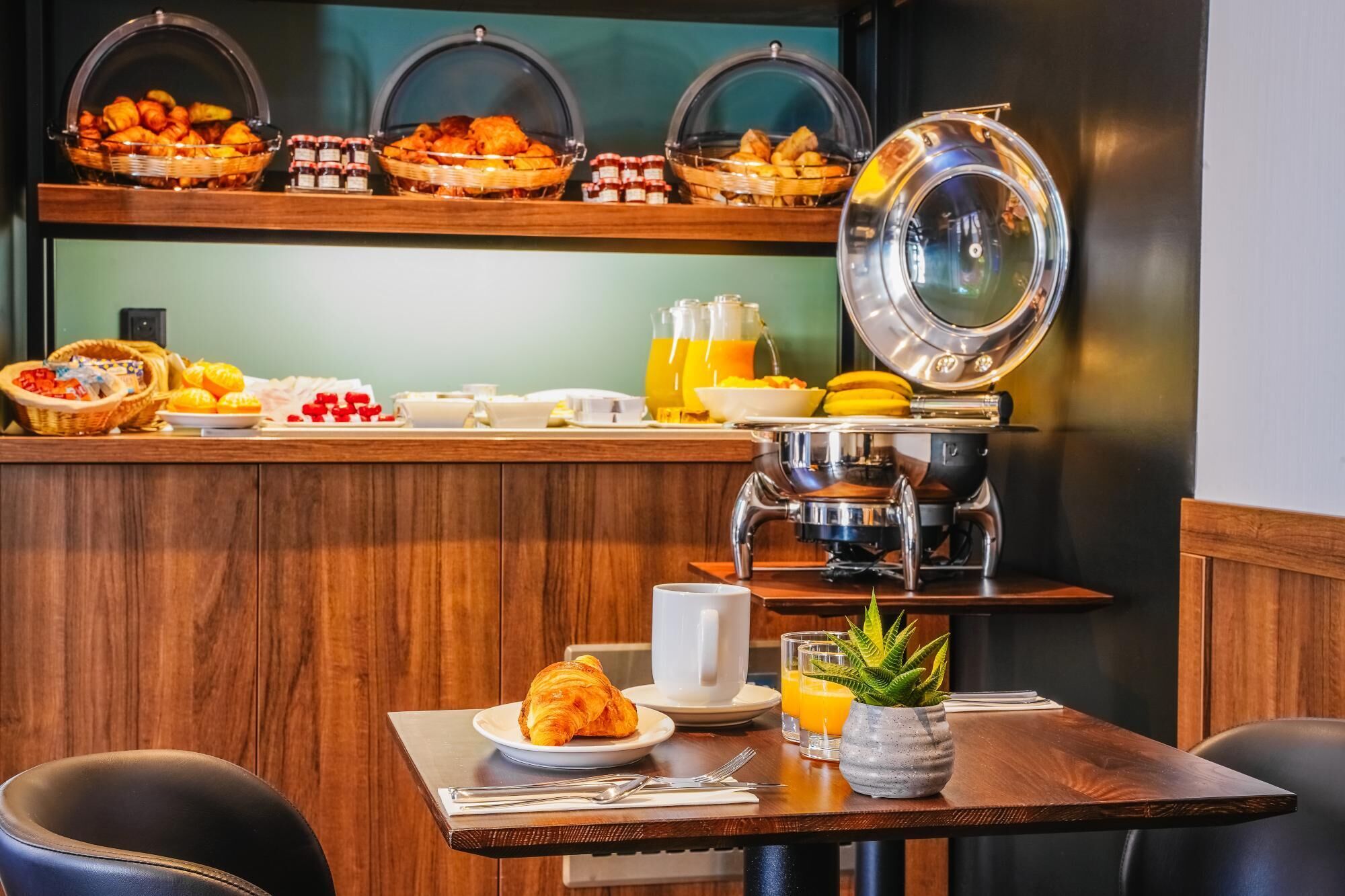 Daily buffet breakfast (EUR 15 per person)