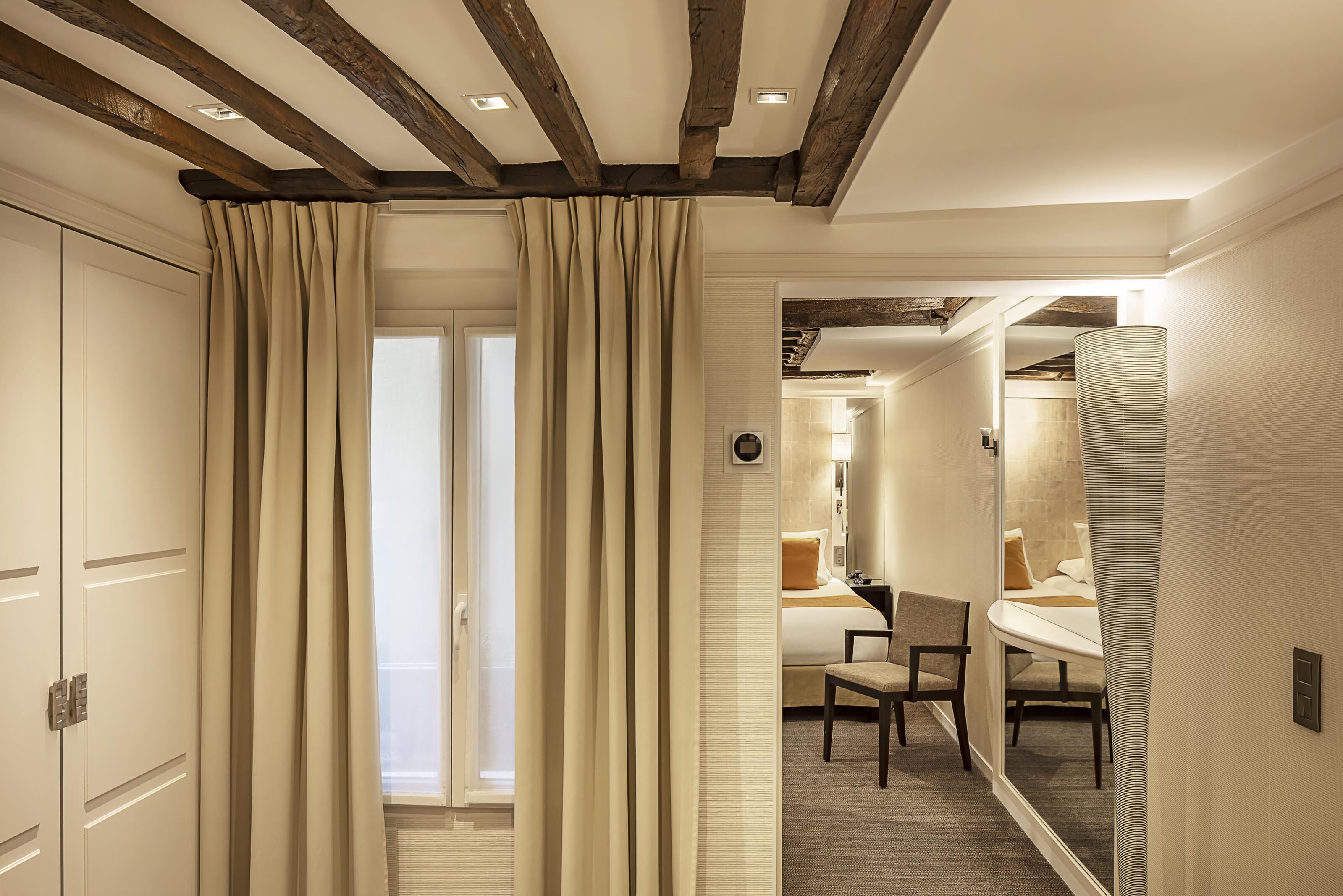 Habitación Deluxe, 2 camas individuales (Larger Room) | Minibar, caja fuerte, escritorio y sistema de insonorización