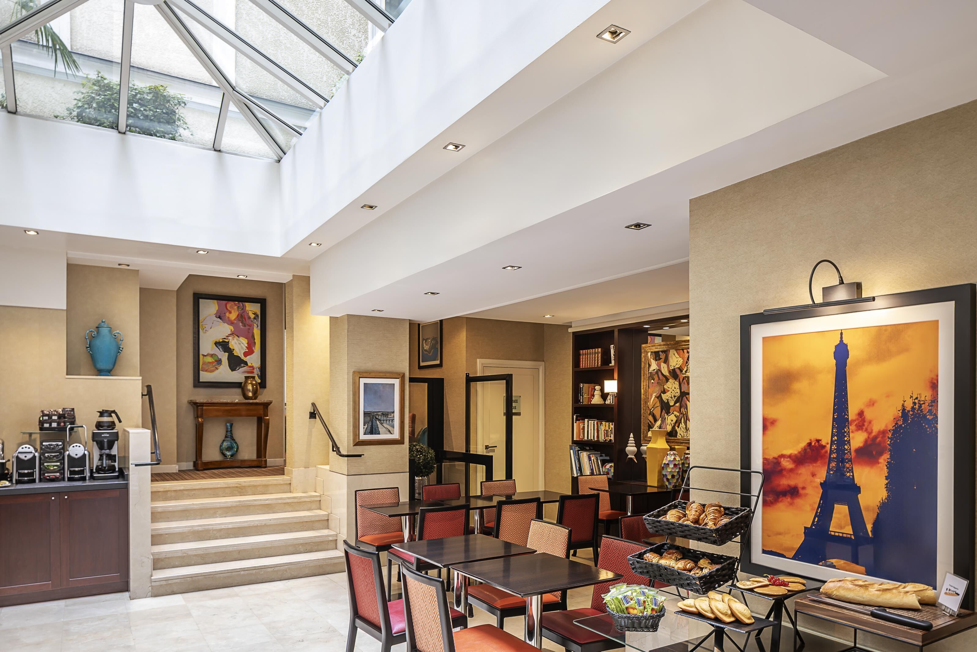 Desayuno buffet diario (EUR 16 por persona)