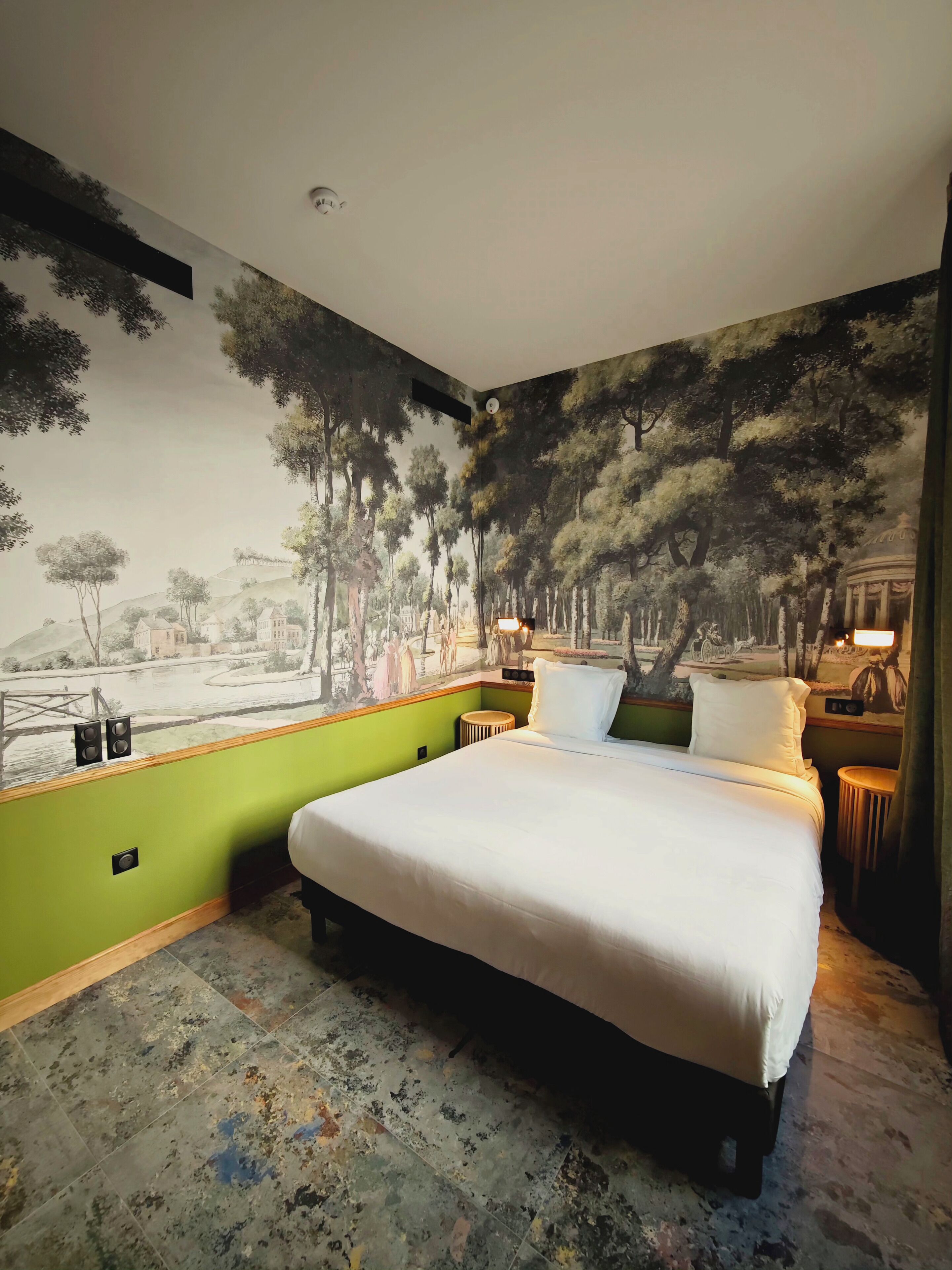 Deluxe tweepersoonskamer, uitzicht op de stad | Luxe beddengoed, een minibar, een kluis op de kamer