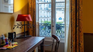 Hochwertige Bettwaren, Minibar, Zimmersafe, individuell dekoriert