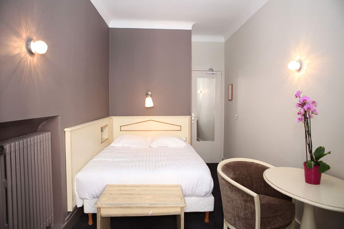 Comfort Single Room | Premium bedding, desk, iron/ironing board, free WiFi