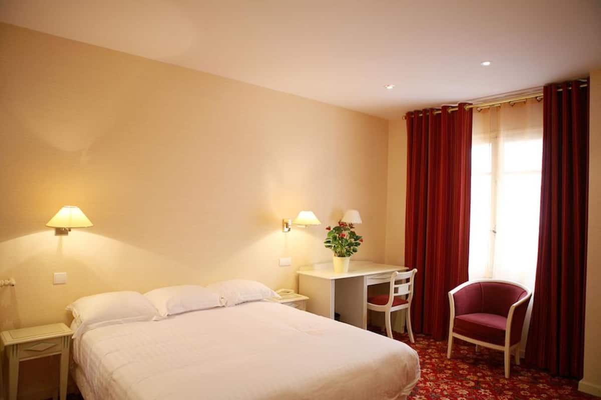 Superior Double Room | Premium bedding, desk, iron/ironing board, free WiFi