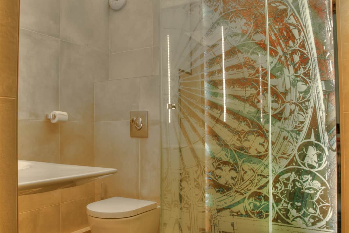 double room (cathedral view) | bathroom | free toiletries, hair dryer, towels