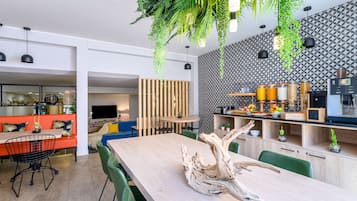 Desayuno buffet todos los días (EUR 12 por persona)