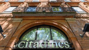 A brick building with a large arched entrance and a sign that reads "citacines". - Citadines Wilson Toulouse (Toulouse)