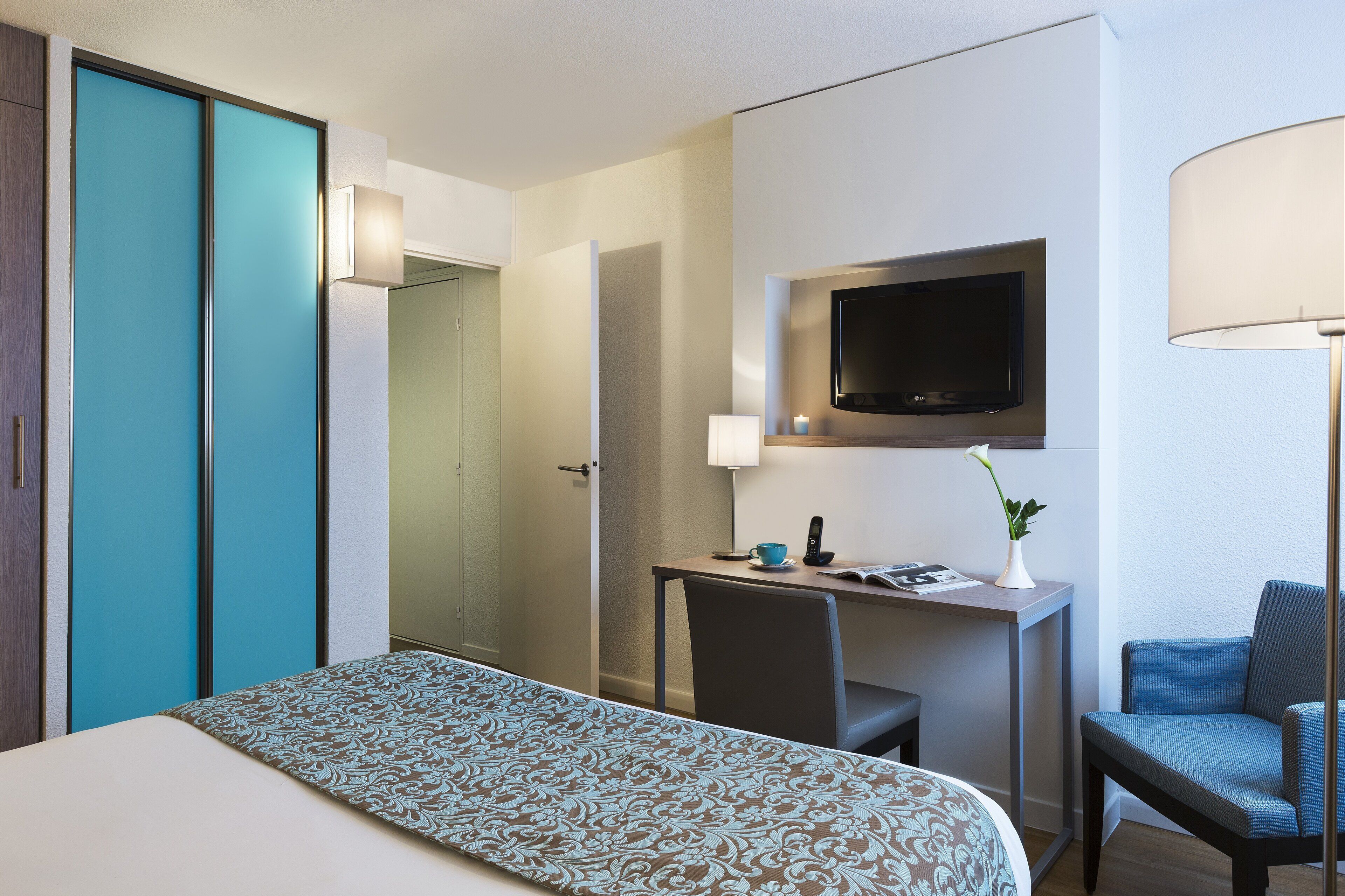 Deluxe Studio | In-room safe, desk, blackout drapes, soundproofing