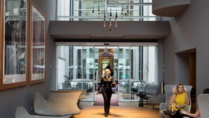A spacious lobby with modern seating, a high ceiling, and large windows allowing natural light. - art'otel Berlin Mitte (Berlin)