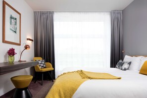 Hypo-allergenic bedding, in-room safe, desk, blackout drapes