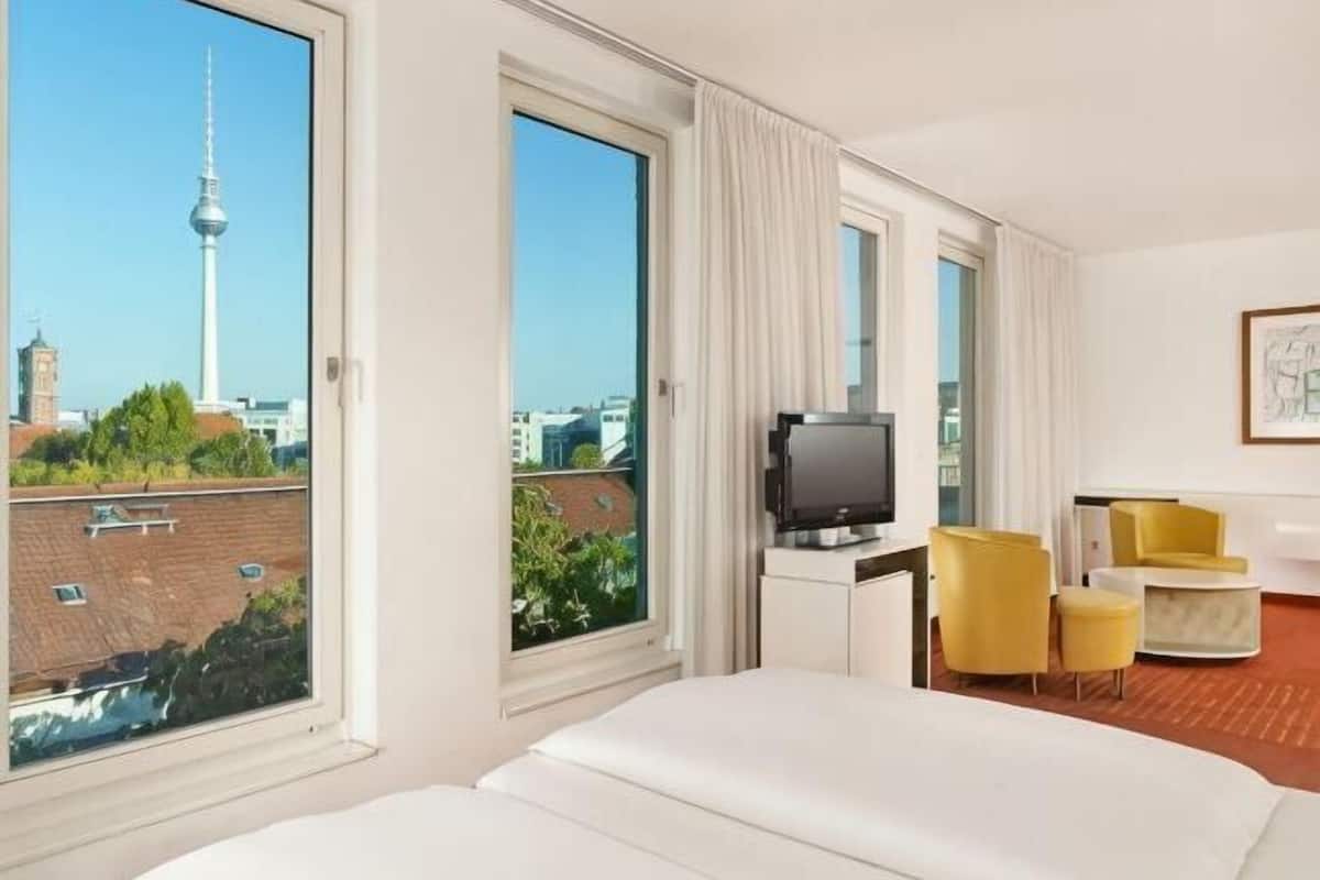 In-room safe, desk, blackout drapes, soundproofing