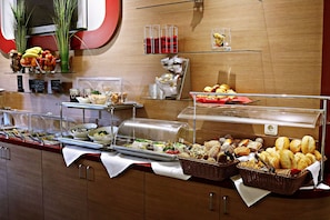 Esmorzar diari d'estil bufet (15 EUR per persona)