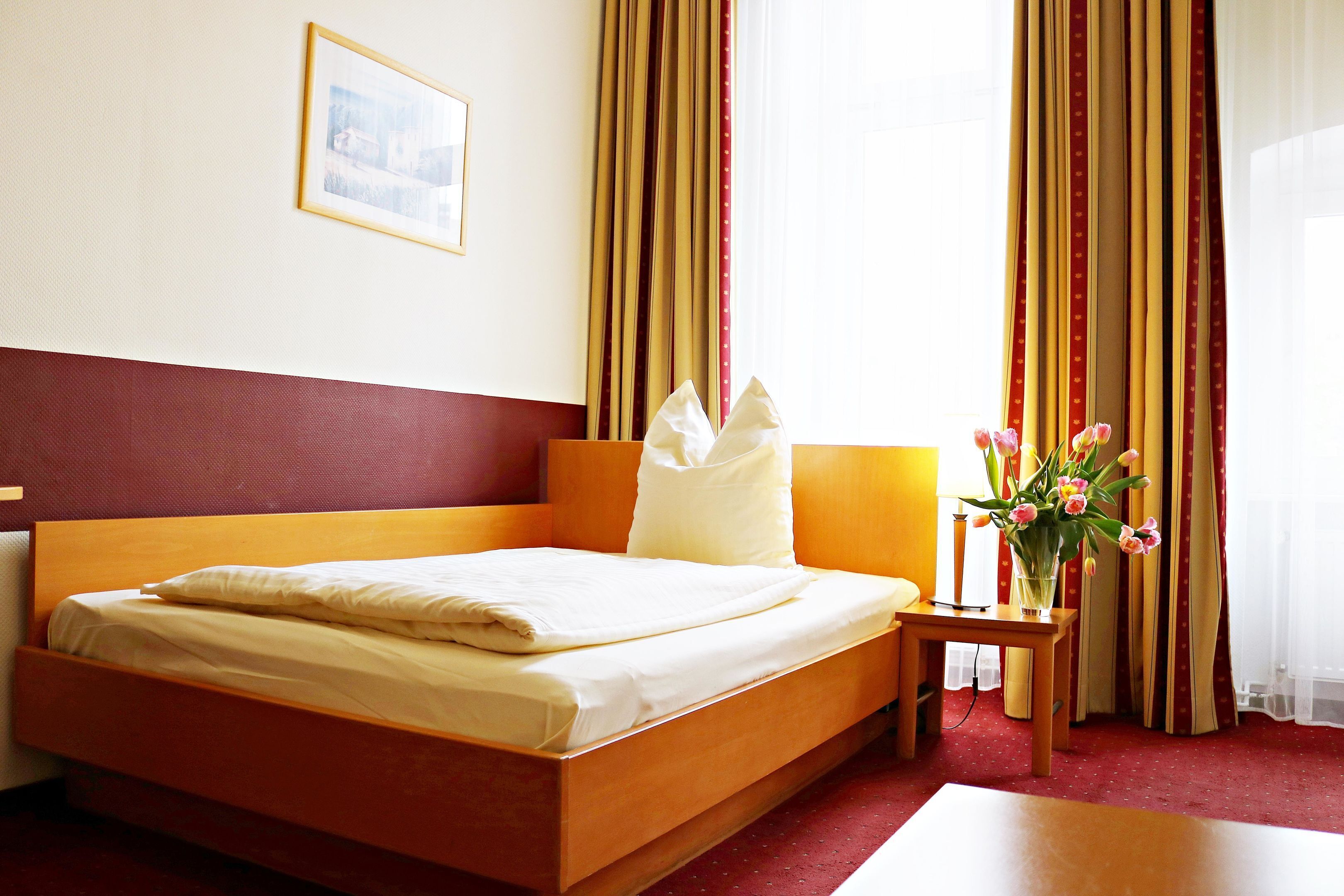 Standard Single Room | Hypo-allergenic bedding, minibar, in-room safe, individually furnished