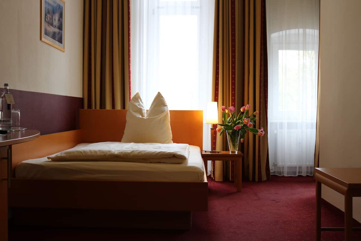 Superior Single Room, 1 Queen Bed