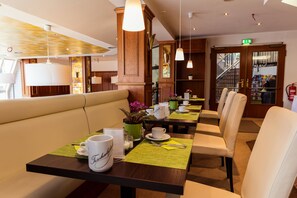 Daily cooked-to-order breakfast (EUR 18.90 per person) - SensCity Hotel Berlin Spandau (Berlin)