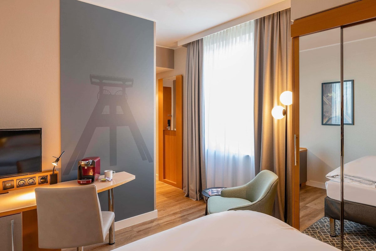 Privilege, Single Room, 1 Single Bed | Premium bedding, desk, laptop workspace, blackout curtains