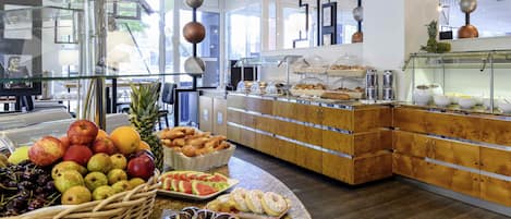 Daily buffet breakfast (EUR 25 per person)