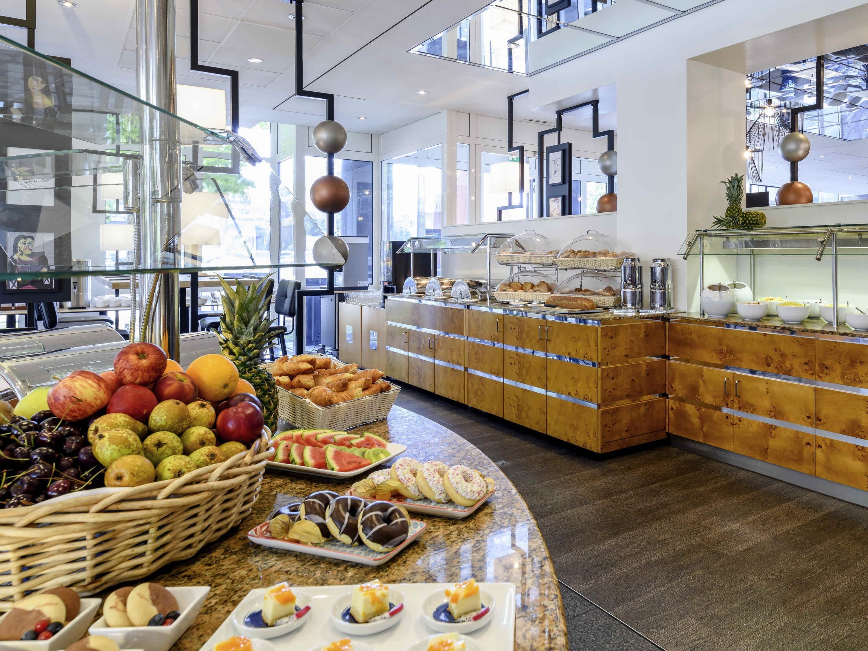 Daily buffet breakfast for a fee