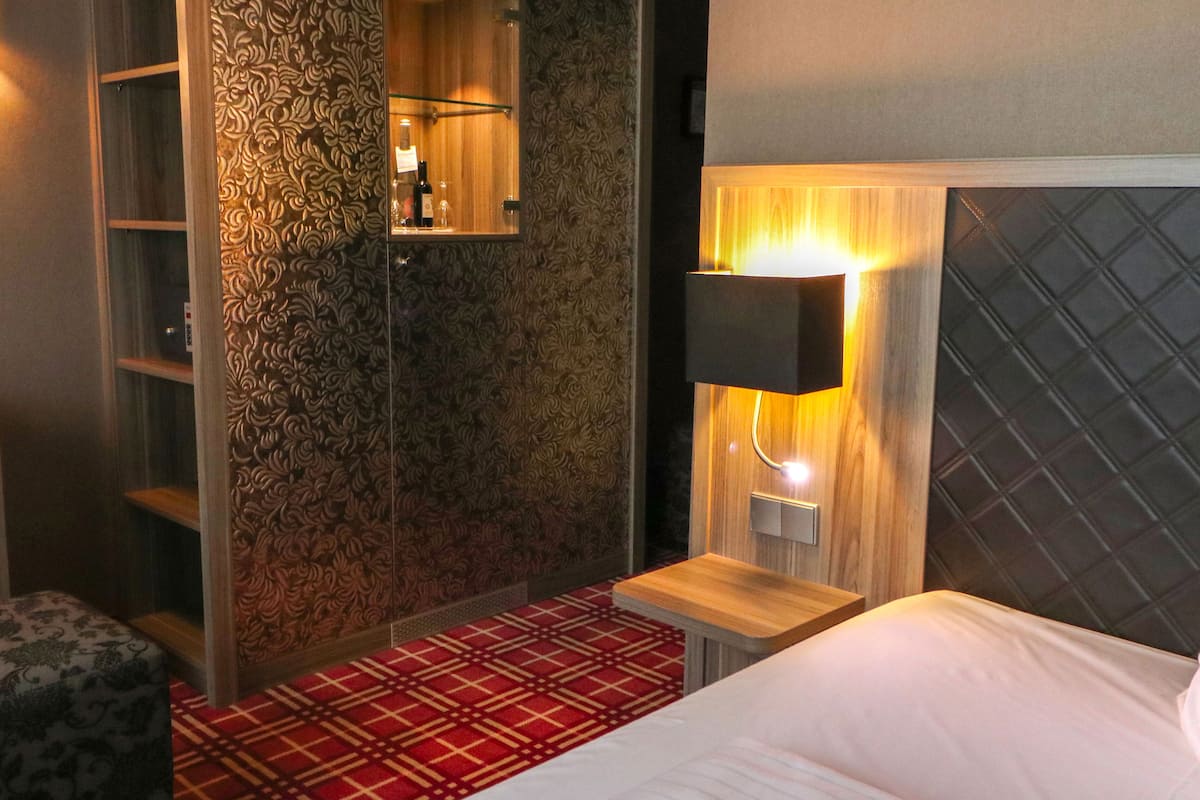 Standard Single Room | Peralatan tempat tidur hipoalergenik, peti besi dalam bilik