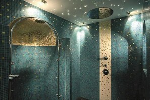 Hair dryer, towels - Hotel Glöcklhofer (Burghausen)