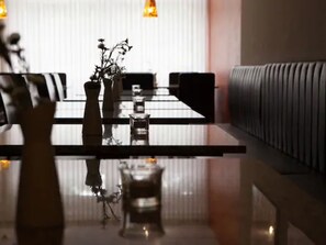 Desayuno buffet (EUR 16.5 por persona) 