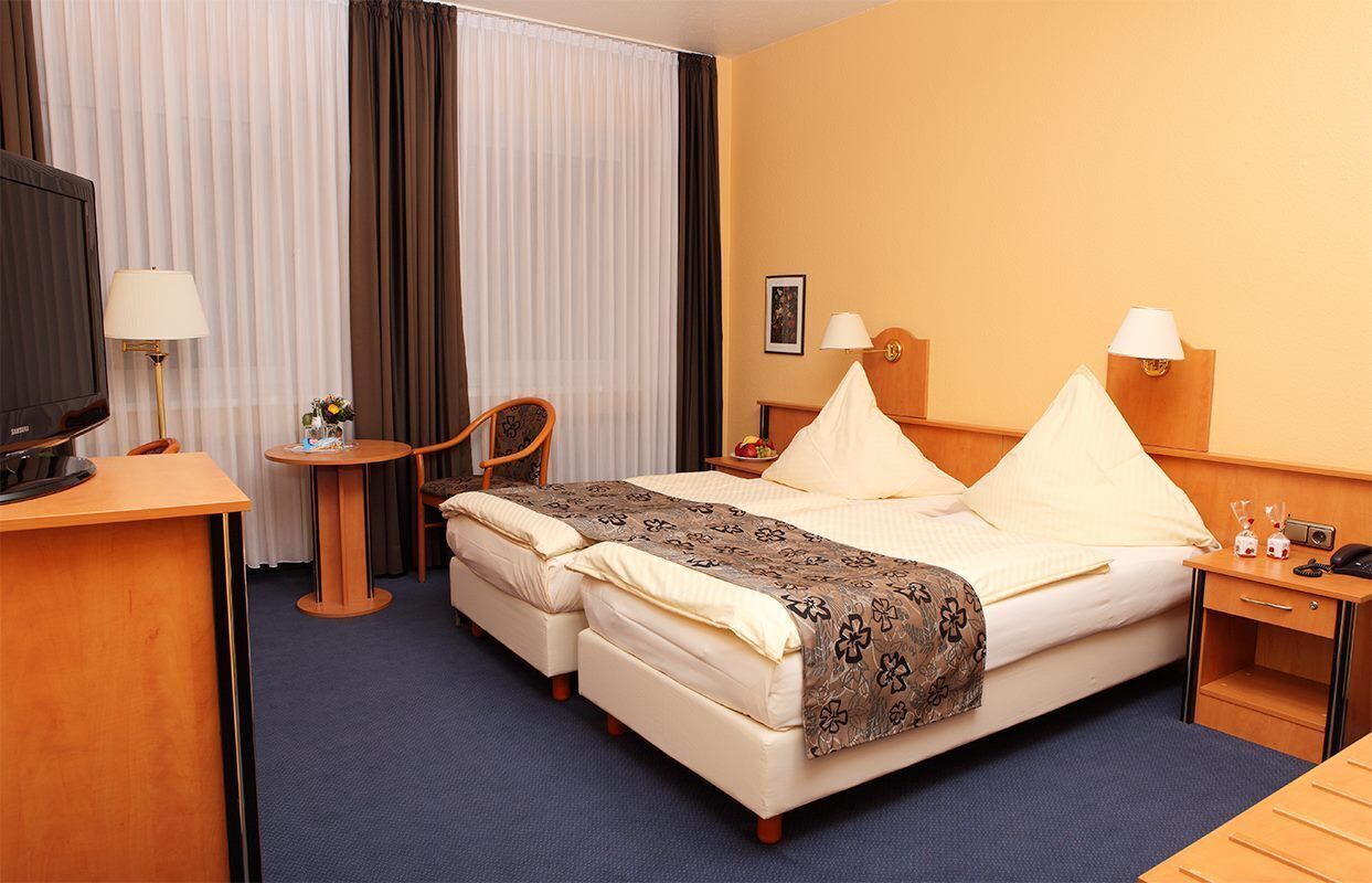 premium bedding, pillow-top beds, in-room safe, desk