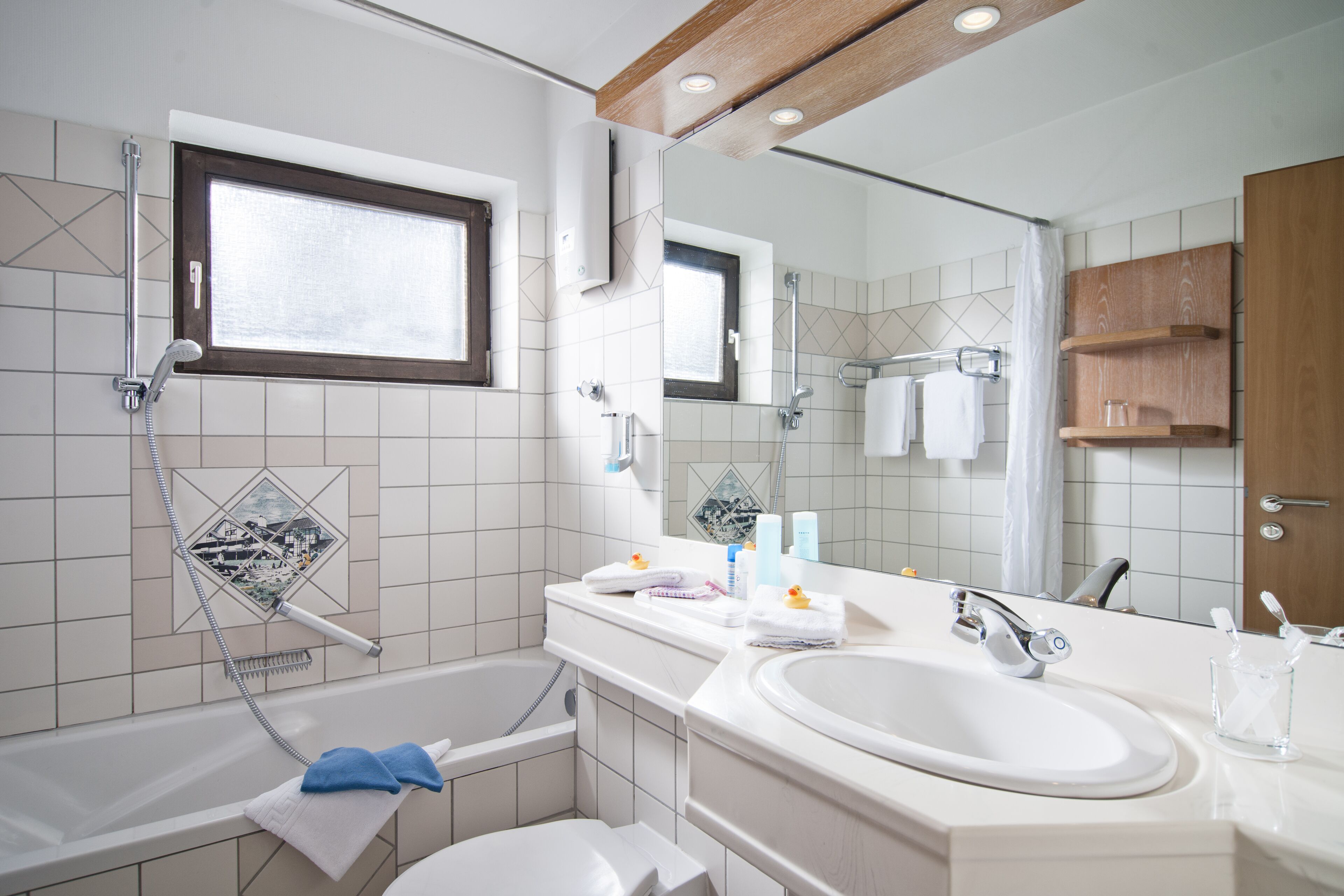 house, 2 bedrooms, non smoking | bathroom | hair dryer, towels, soap, shampoo