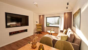 Superior Suite, 1 Bedroom | Living area | Flat-screen TV, table tennis