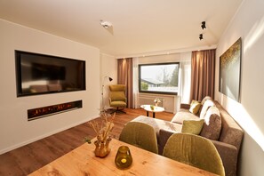 Superior Suite, 1 Bedroom | Living area