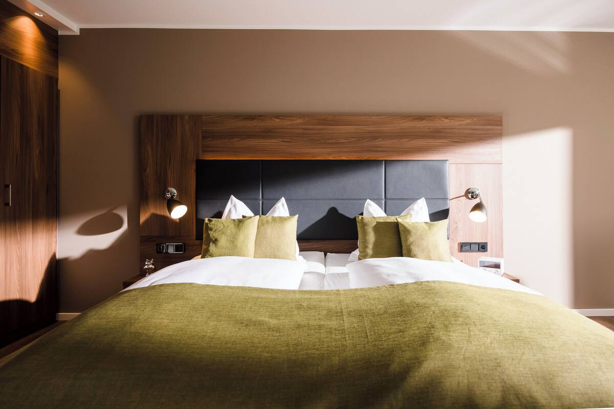 Standard Double Room, Non Smoking | Hypo-allergenic bedding available, desk, cribs (surcharge), WiFi (free)
