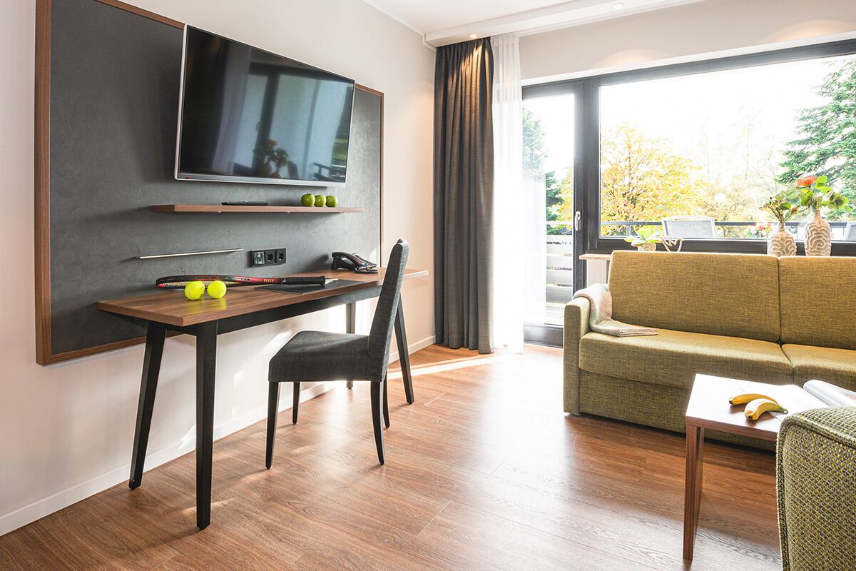 suite, 1 bedroom | 1 bedroom, hypo-allergenic bedding, in-room safe, desk