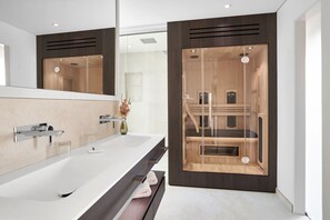 Deluxe Suite, 1 Bedroom | Bathroom