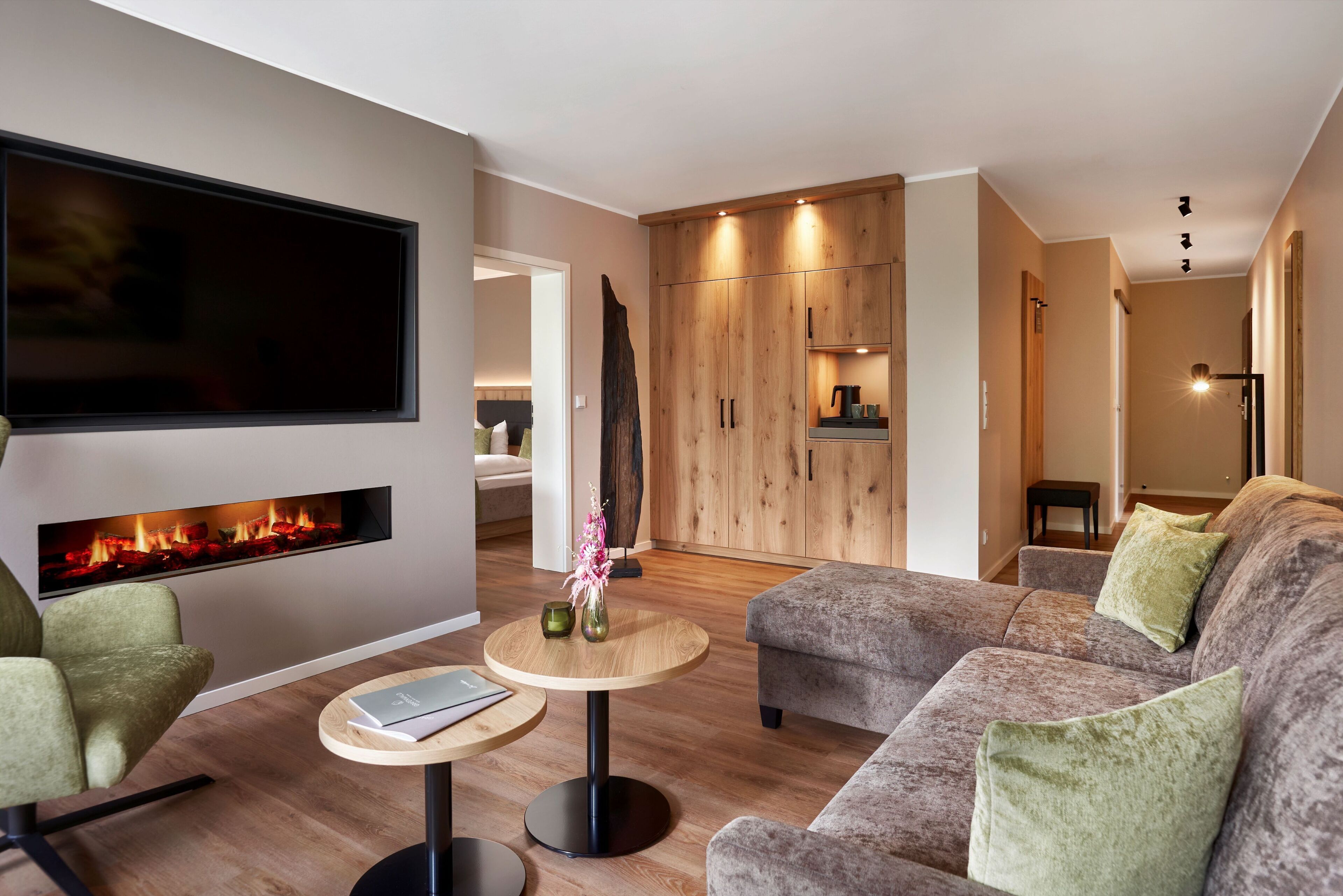 Deluxe Suite, 1 Bedroom | Living room | Flat-screen TV, table tennis