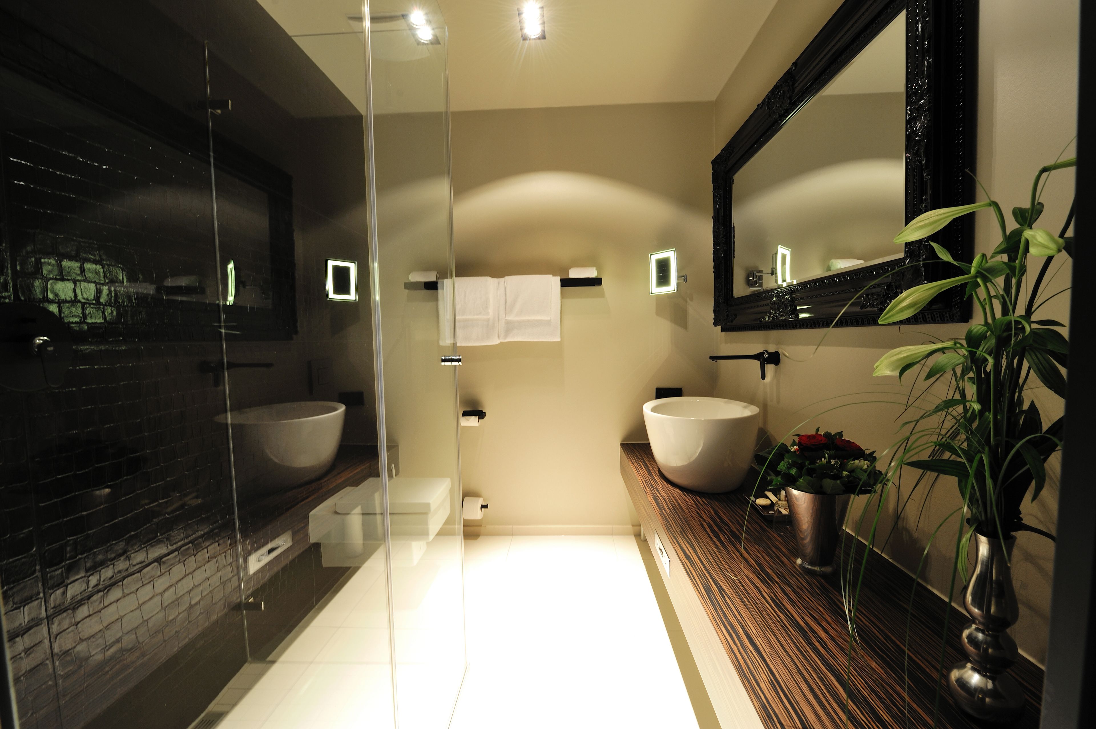 deluxe room | bathroom | shower, free toiletries, hair dryer, towels