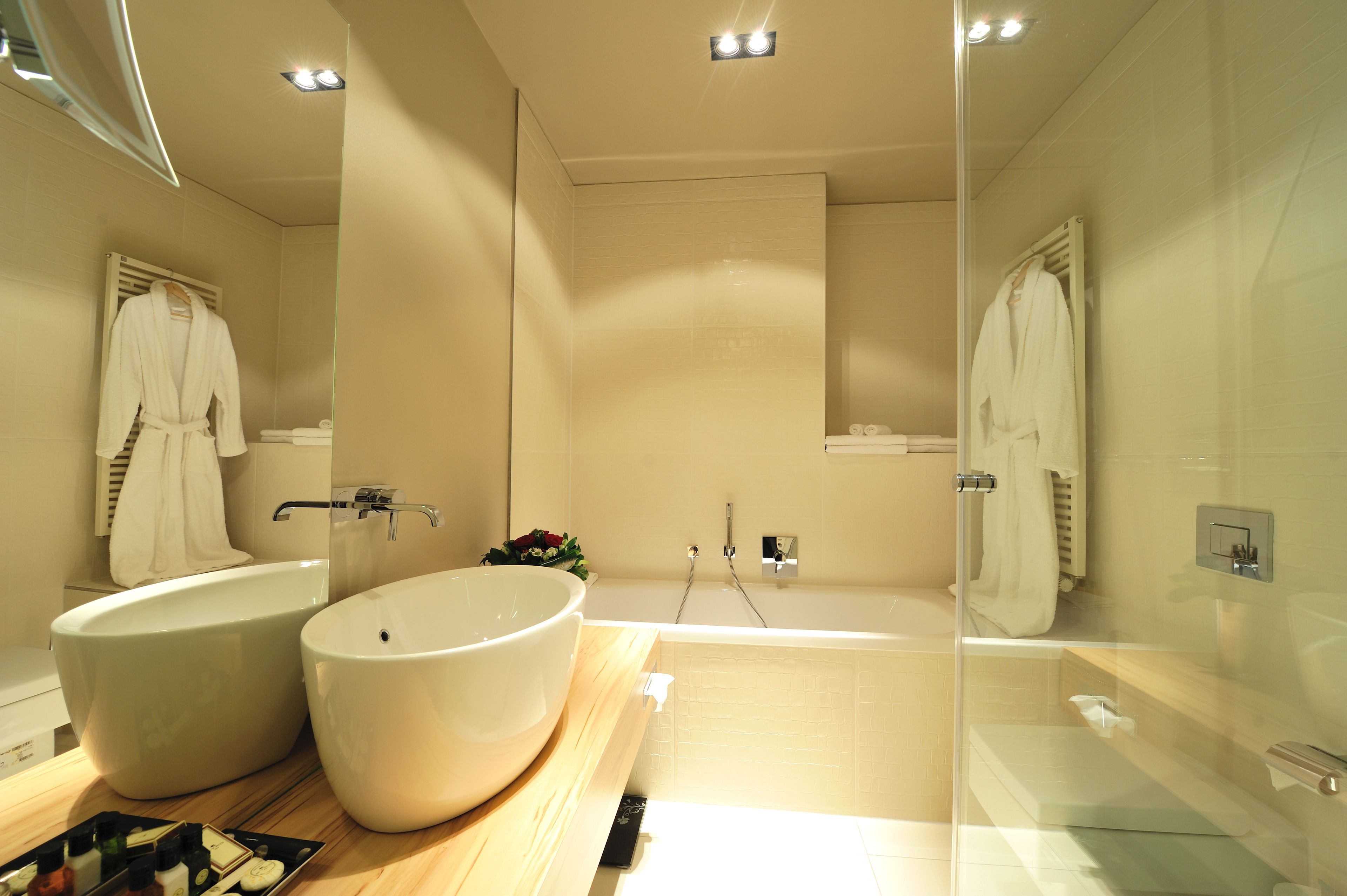 executive room | bathroom | shower, free toiletries, hair dryer, towels
