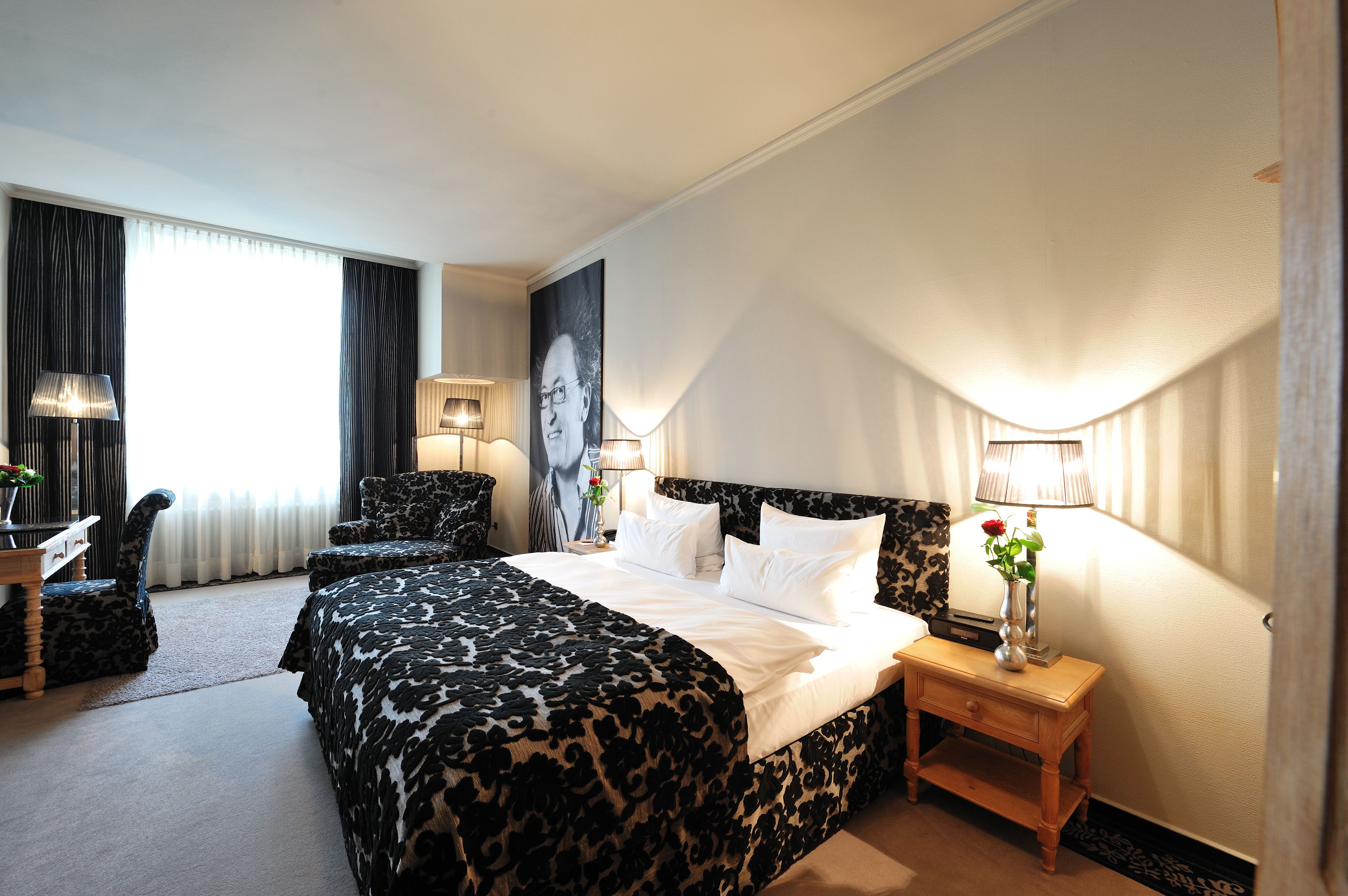 Deluxe kamer | Hypoallergeen beddengoed, een minibar, een kluis op de kamer