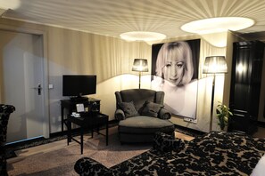 Executive Room | Hypo-allergenic bedding, minibar, in-room safe, soundproofing - Stage47 (Düsseldorf)