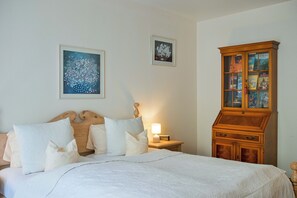 Habitació doble | Roba de llit hipoal·lergògena, minibar i caixa forta a l'habitació 