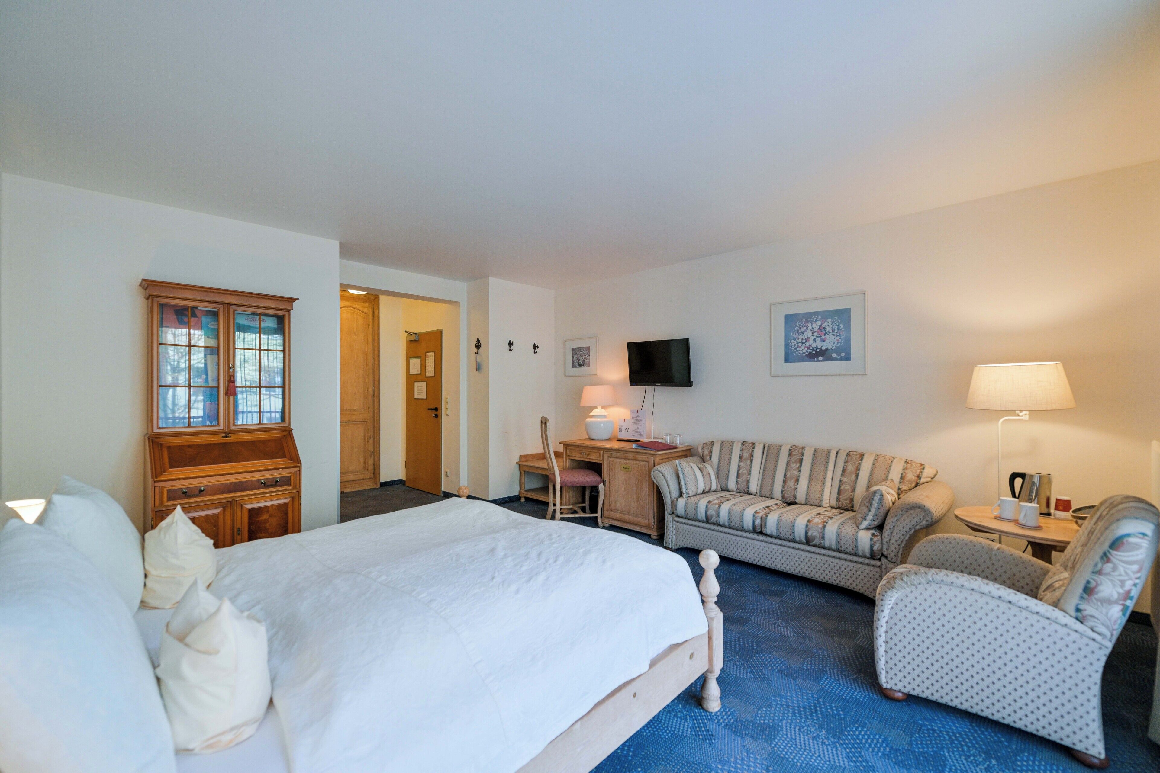 Ropa de cama hipoalergénica y minibar 