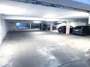 Self parking (EUR 15 per night) - Hotel Lessing (Düsseldorf)