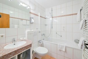 Ducha, artículos de higiene personal gratuitos y secador de pelo