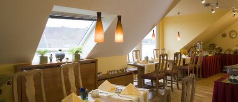 Dagelijks ontbijtbuffet (EUR 18 per persoon)