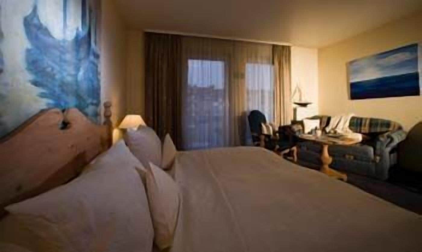 triple room | hypo-allergenic bedding, minibar, in-room safe, individually decorated