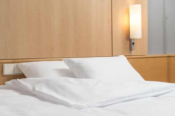Standaard kamer, 1 eenpersoonsbed (New Sleep Easy Concept) | Een kluis op de kamer, een bureau, een strijkplank/strijkijzer