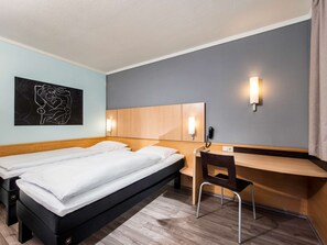 Standard Room, 1 Double Bed | In-room safe, desk, iron/ironing board, free WiFi