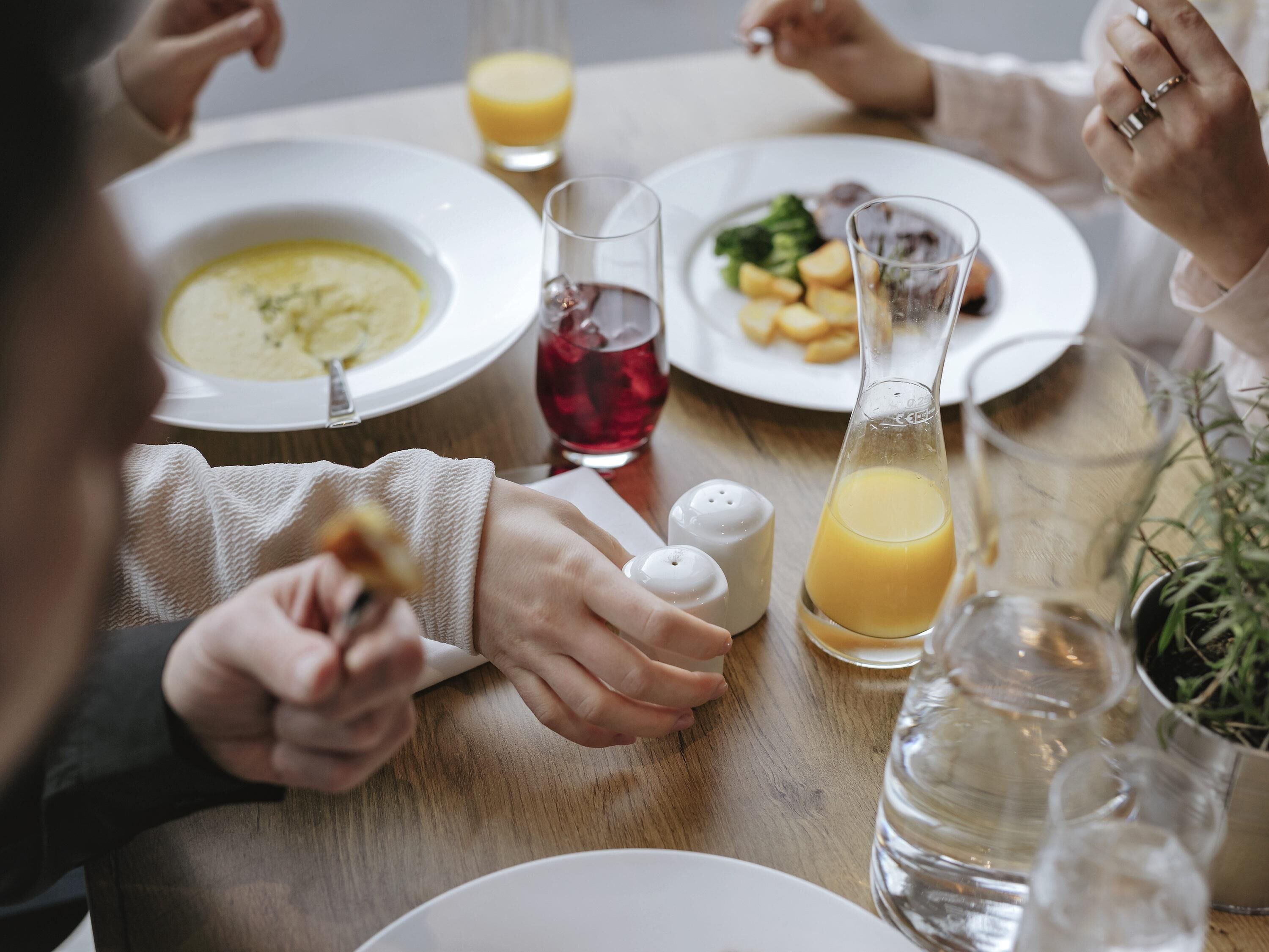 Tägliches Frühstücksbuffet gegen Gebühr